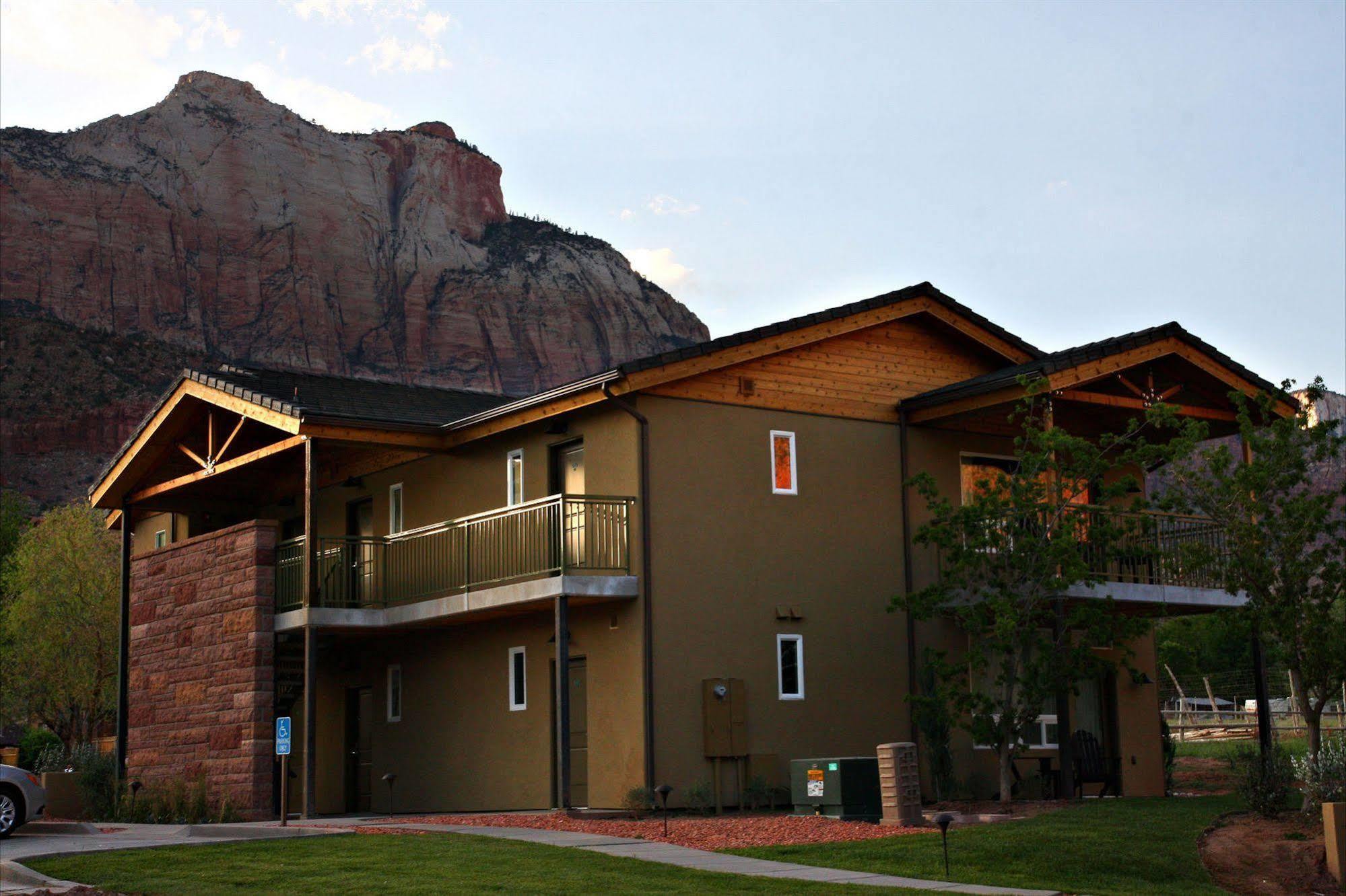 Driftwood Lodge Springdale Bagian luar foto