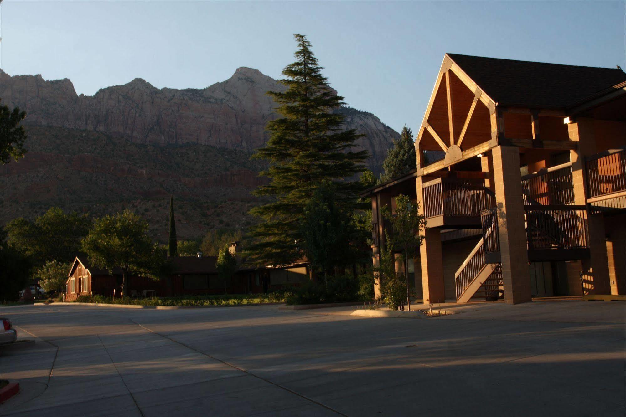 Driftwood Lodge Springdale Bagian luar foto