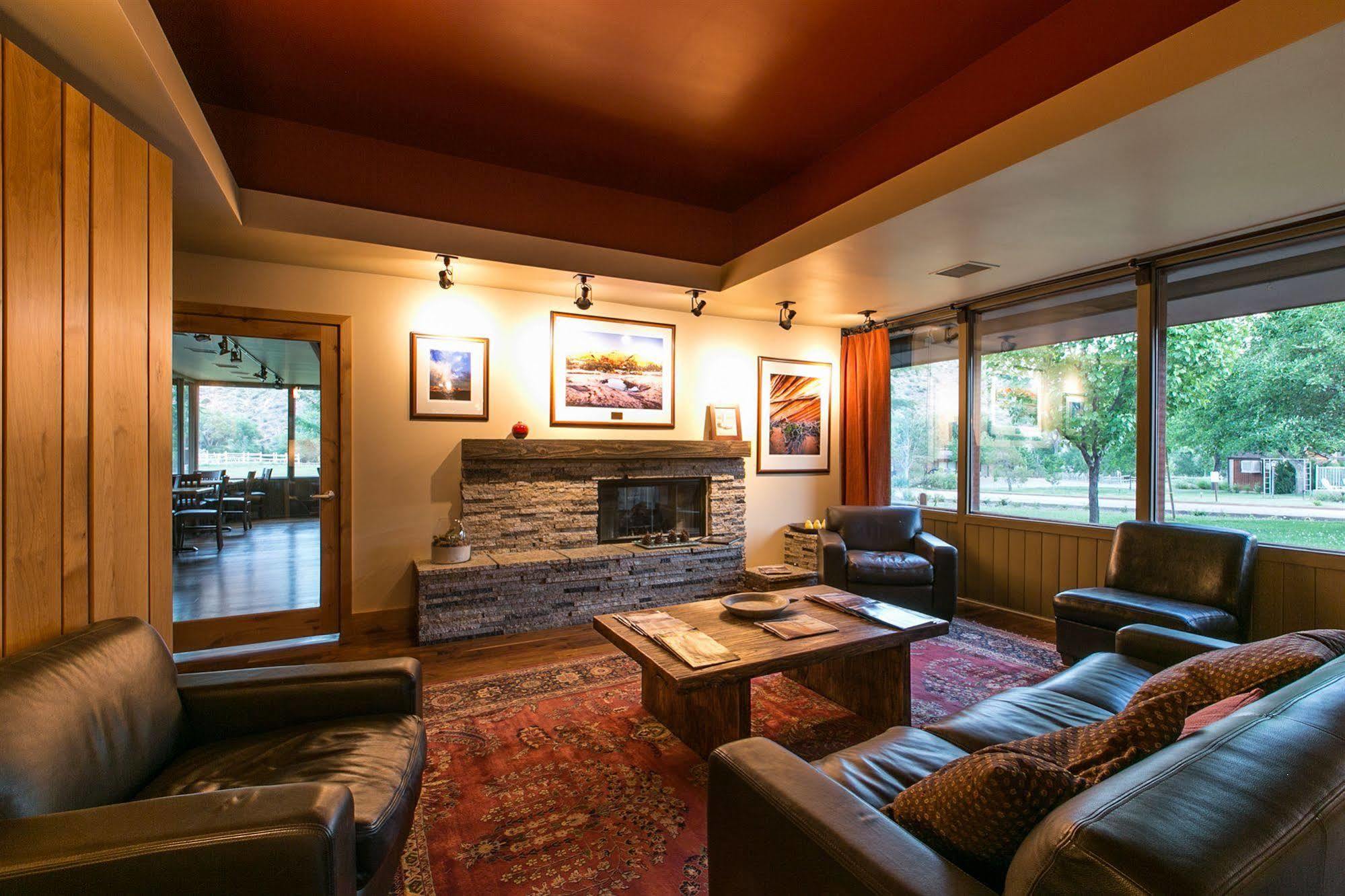 Driftwood Lodge Springdale Bagian luar foto
