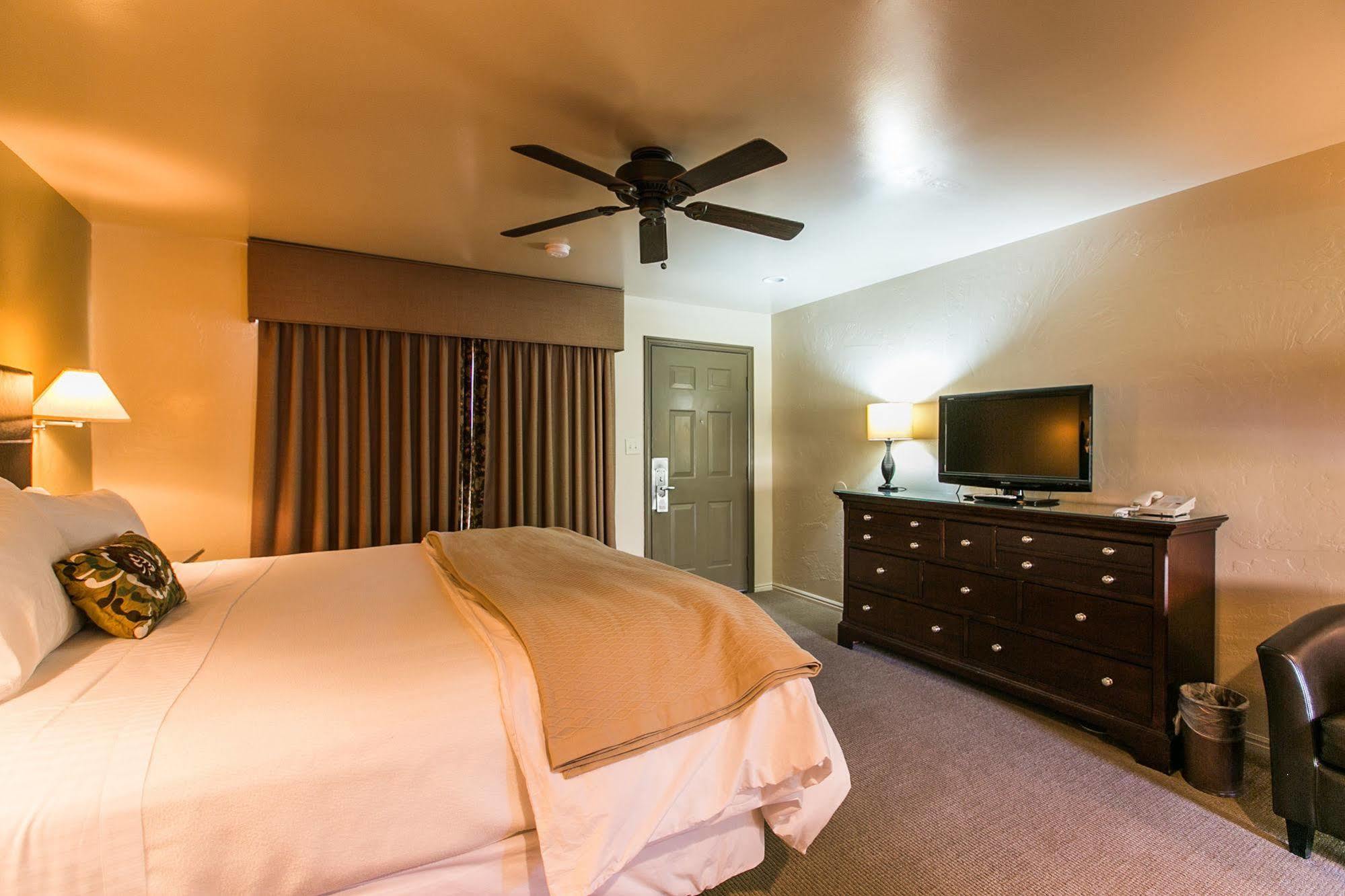 Driftwood Lodge Springdale Bagian luar foto