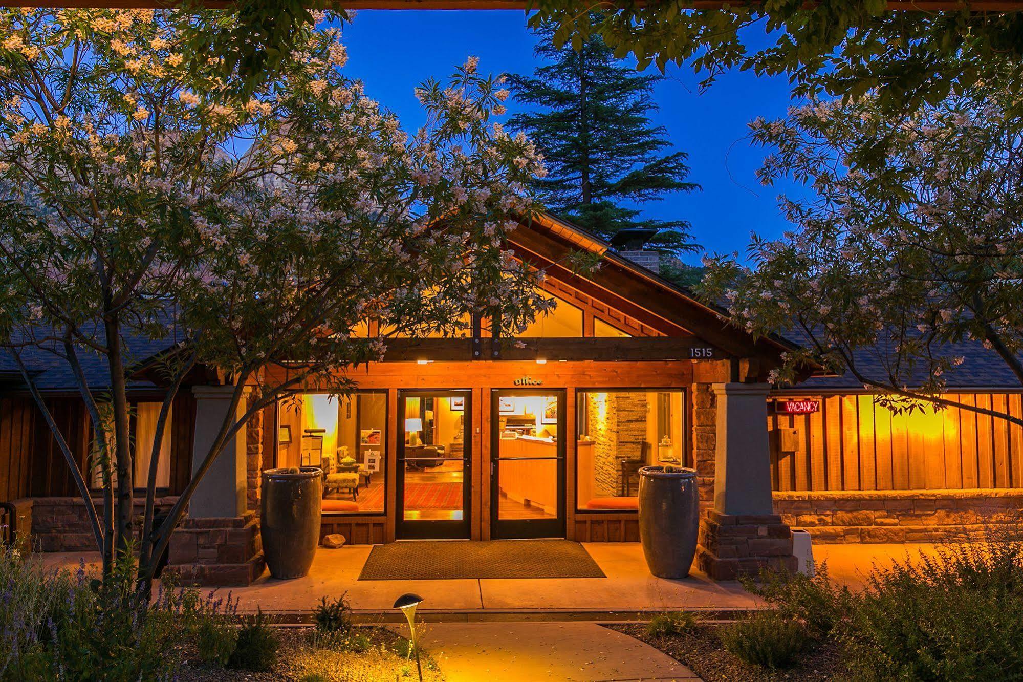 Driftwood Lodge Springdale Bagian luar foto